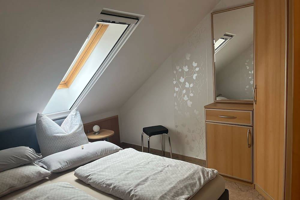 Entire apartment, Vacation apartment Rhönpanorama Dg in Kaltensundheim, Rhön