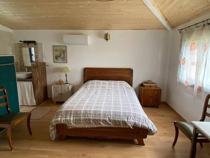 Location de vacances pour 2 personnes, avec jardin et vue ainsi que terrasse et piscine, animaux acceptés dans Orniac - 4