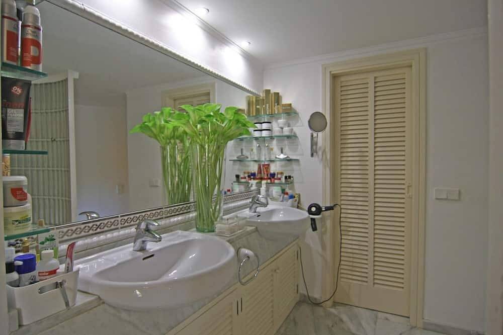 Entire apartment, Nice apartment in Bendinat, close to beach, golf course almost on the doorstep in Cas Catala, Calvià