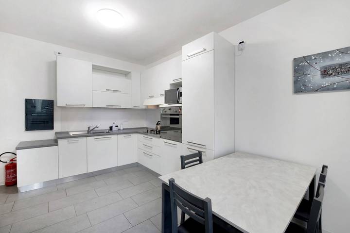 Apartamento inteiro, Apartamento 'Easy Como Stay com Estacionamento', Terraço Partilhado, Wi-Fi e Ar Condicionado in Como, Lago de Como