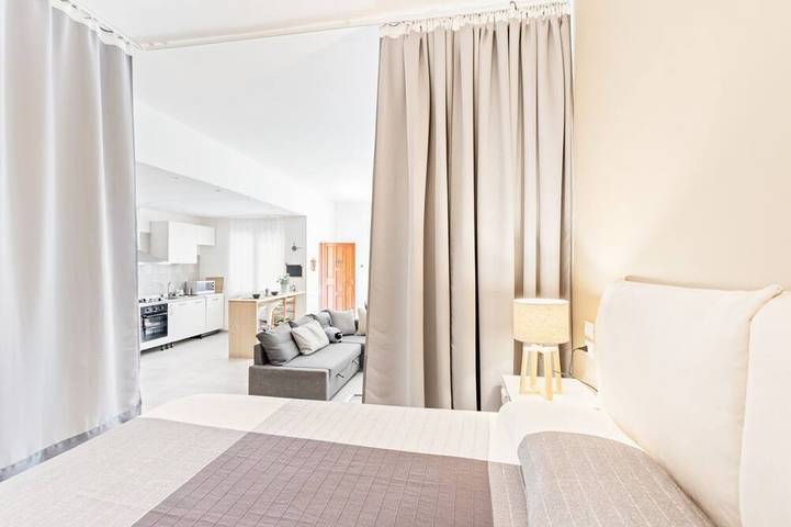 Appartamento intero, GuestHost - Bright Apt w/ Private Parking & Patio in Catania, Catania e dintorni