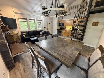 Vacation Rental for 12 Guests in Boyne Falls, Lake Michigan, Picture 1