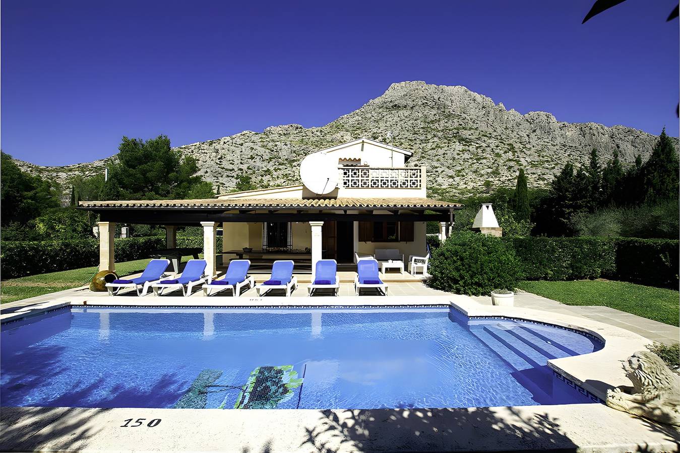 Schöne Finca Barraca in der Nähe des Meeres mit Blick auf die Berge in Port de Pollença, Pollença