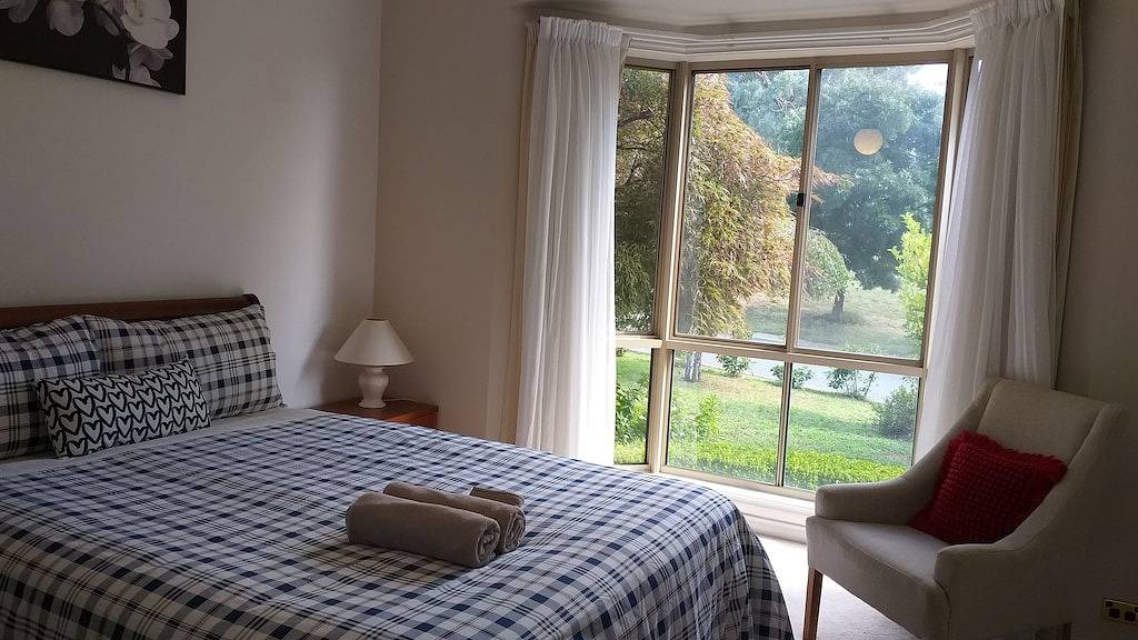 Sweet Holiday Home by the Golf Course in Canberra, Australian Capital Territory