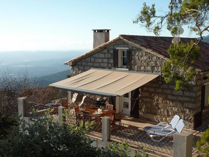 Gîte für 4 Personen, mit Terrasse und Garten sowie Ausblick auf Korsika