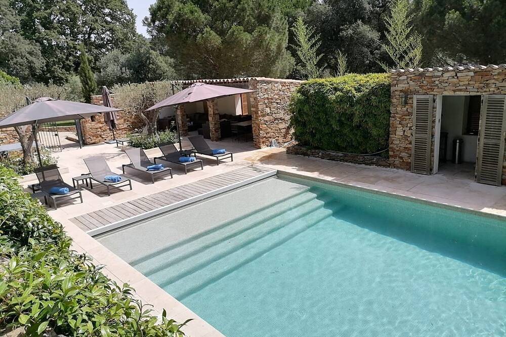 Charming renovated stone property within the village of La Garde Freinet. in La Garde-Freinet, Côte méditerranéenne (France)