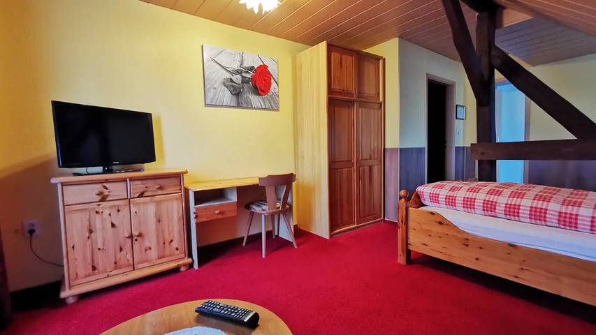 Ferienwohnung für 2 Personen, mit Pool und Garten sowie Sauna in Angermünde