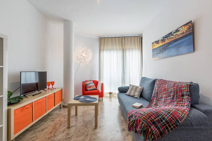 Entire apartment, Central Apartment with Shared Terrace, Wi-Fi, Air Conditioning and Tv in Málaga Central District, Malaga