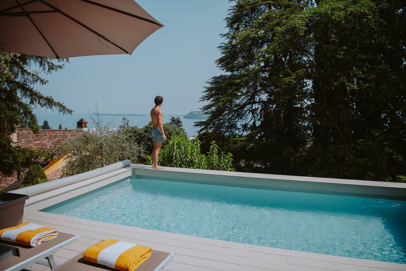 Villa Fiordisole in Salò, Montagnes autour du lac de Garde