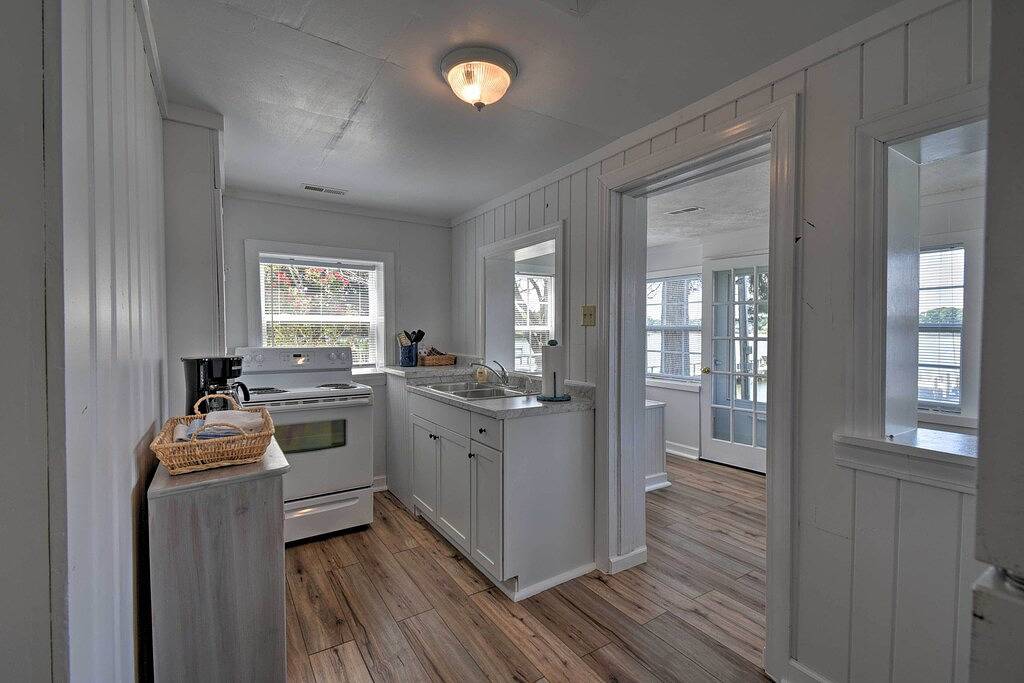Romantic Waterfront Abode with Patio & Dock! in Rappahannock River