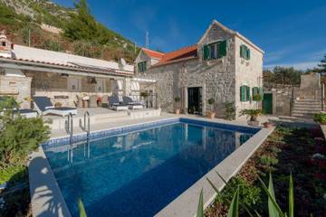 Villa for 8 People in Brac, Dalmatian Islands, Photo 4