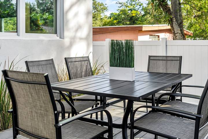 Vacation rental for 6 people, with balcony and yard, kid friendly in St. Petersburg (FL)
