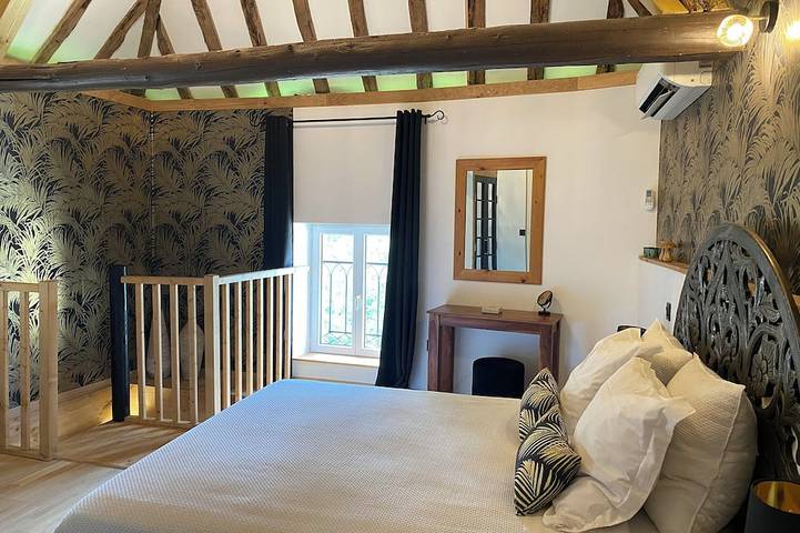 Gîte pour 2 personnes, avec terrasse et jacuzzi ainsi que jardin et piscine à Cusset - 2