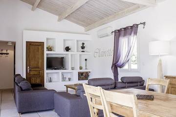 Cottage pour 4 personnes, avec piscine et jardin ainsi que sauna et terrasse, animaux acceptés à Saint-Maurice-d'Ardèche