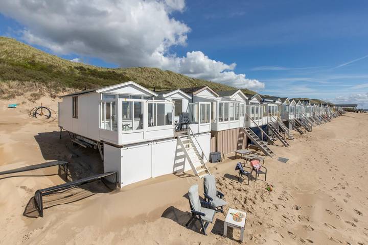 Strandhaus für 6 Personen, mit Terrasse und Seeblick sowie Balkon/Terrasse in Zeeland