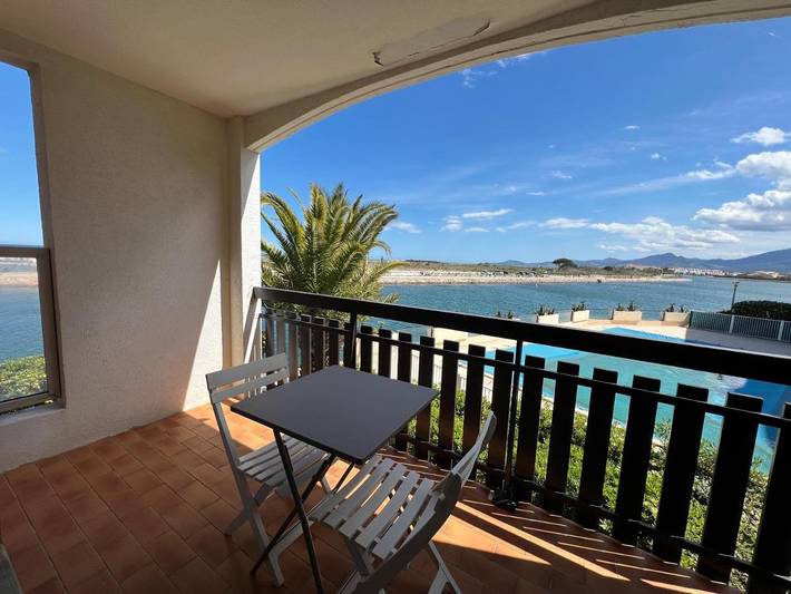 Appartement de vacances pour 4 personnes, avec terrasse ainsi que piscine et vue