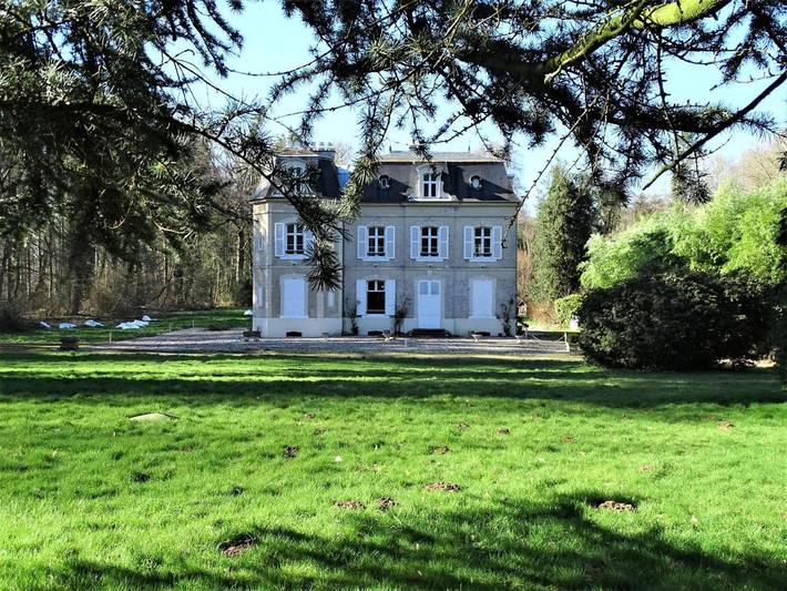 Location de vacances pour 12 personnes, avec jardin ainsi que vue et terrasse à Mons-Boubert - 2