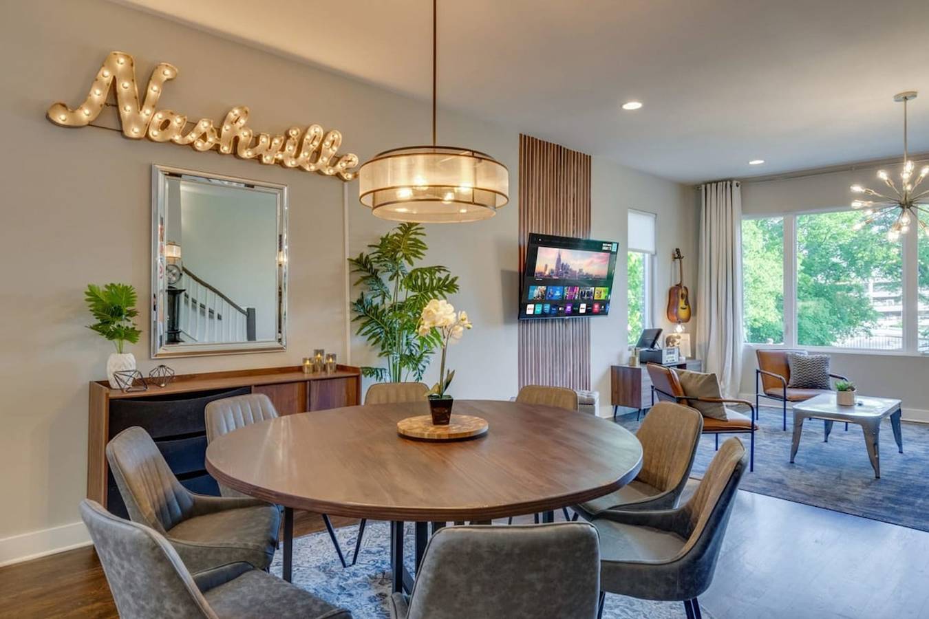Nashvegas  13 Beds   Rooftop Views     Mins to Broadway in Nashville, Tennessee