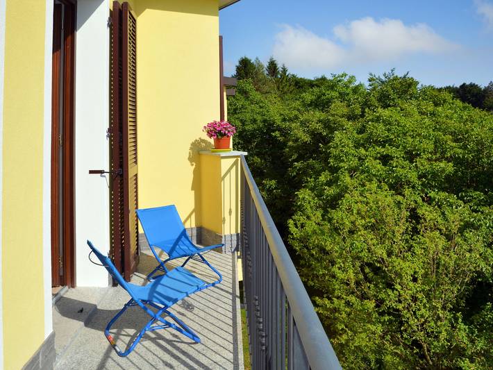 Ferienwohnung für 5 Personen, mit Balkon und Garten sowie Ausblick in Savona