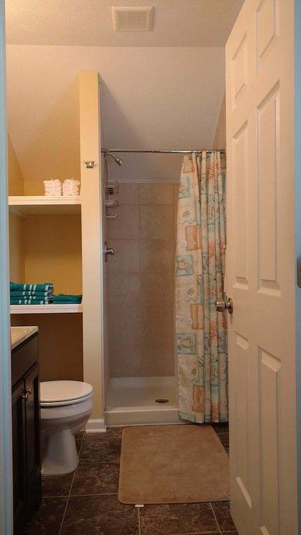 Enjoy all of Geneva-on-the-Lake from this cottage! Right off the strip! in Geneva-on-the-Lake, Ashtabula County