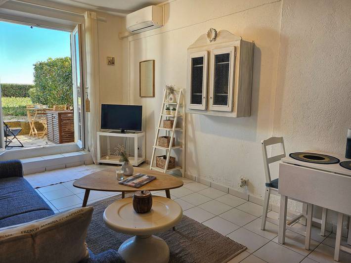 Studio entier, Studio 2 personnes climatisé  avec accès direct  à la plage in Port Grimaud, Grimaud