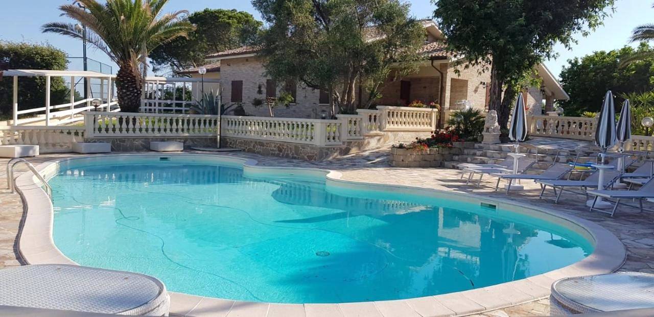 Country House Resort Villa Giardino degli Eventi in Fano (Comune), Valle del Metauro