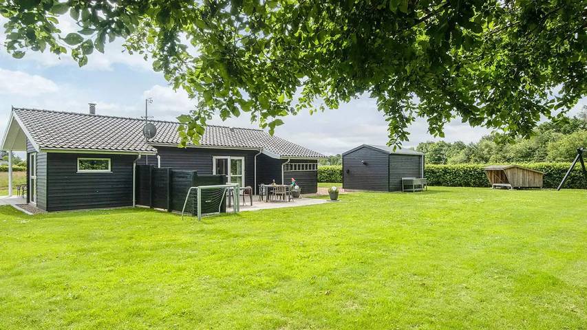 Ferienhaus für 9 Personen, mit Terrasse und Whirlpool in Kvie Sø