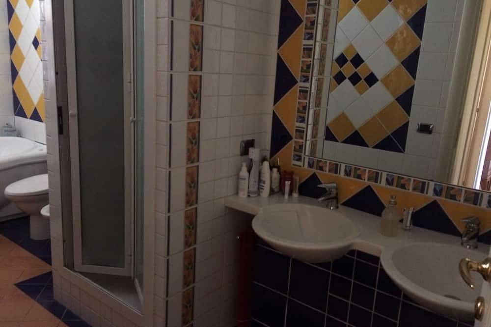 Apartamento entero, Apartamento Murri. Apartamento en primera planta. Aparcamiento gratuito. in Ragusa (Sicilia), Provincia de Ragusa