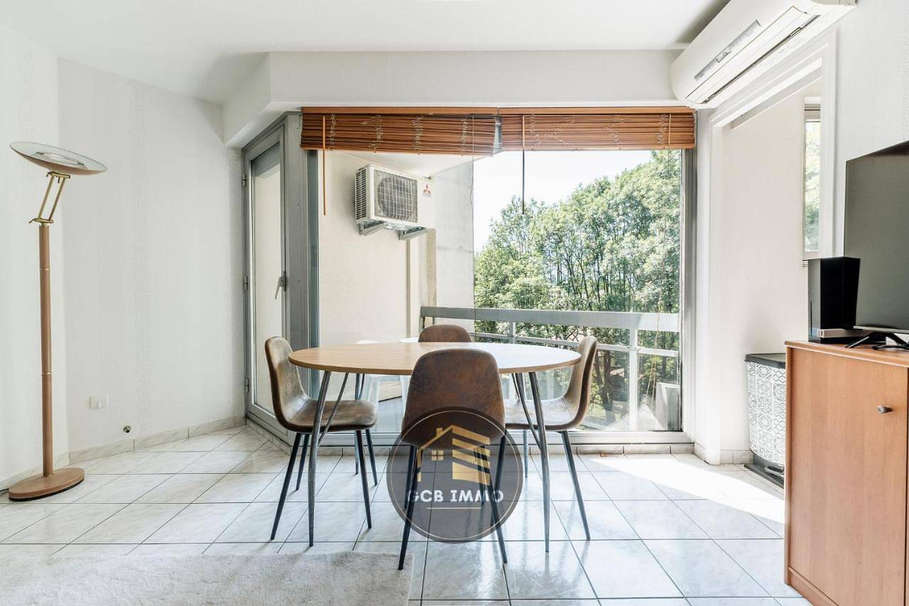 Appartement entier, Studio with Balcony in Meylan, Isère