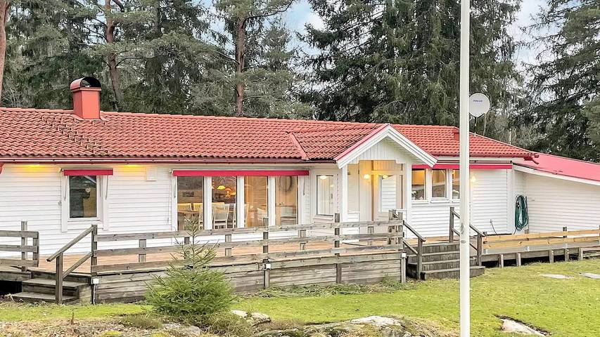 Hus för 7 Personer, med terass och bastu i Lilla Edet