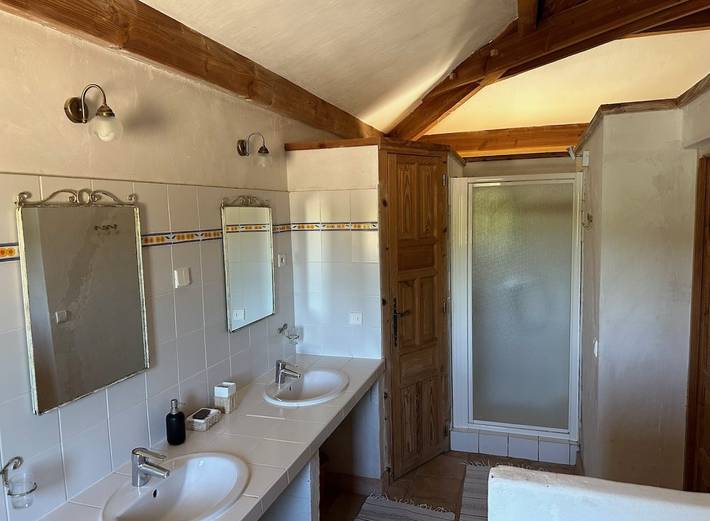 Chambre d’hôte pour 4 personnes, avec jardin ainsi que jacuzzi et piscine, animaux acceptés dans l' Hérault - 4