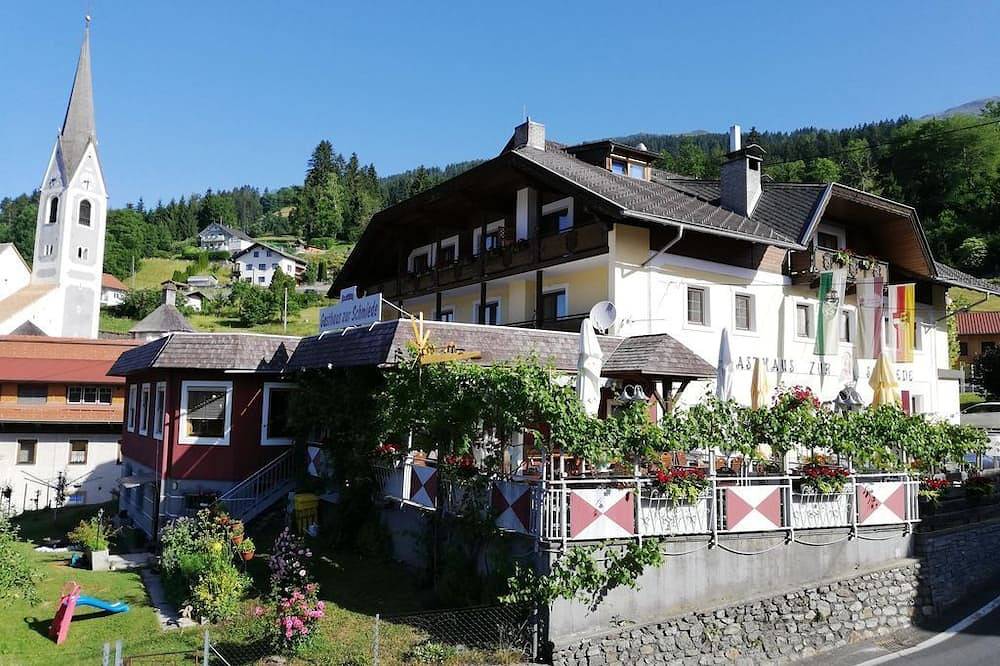 Gasthof \"Zur Schmiede\" - Doppelzimmer mit Balkon in Kreuzeckgruppe, Berg im Drautal