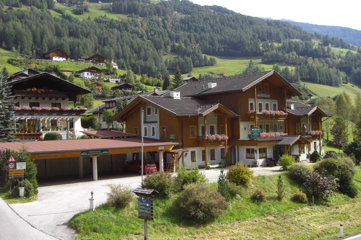 Ferienwohnung für 3 Personen, mit Balkon und Garten sowie Sauna und Ausblick