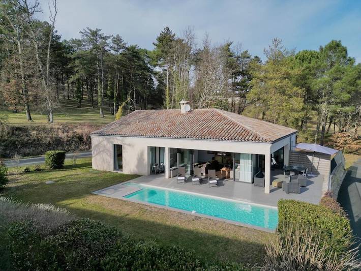 Cottage pour 6 personnes, avec piscine ainsi que vue et jardin dans Domaine Golfique Du Grand St Emilionnais