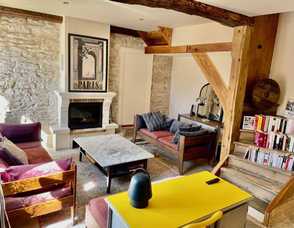 Five-Bedroom House in Corgoloin, Région de Beaune