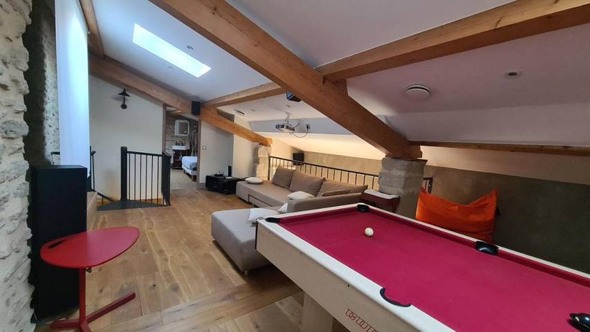 Location de vacances pour 4 personnes, avec Jacuzzi et Terrasse ainsi que Jardin et Sauna à Génissieux