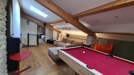 Gîte pour 4 personnes, avec terrasse et jacuzzi ainsi que sauna et jardin à Génissieux