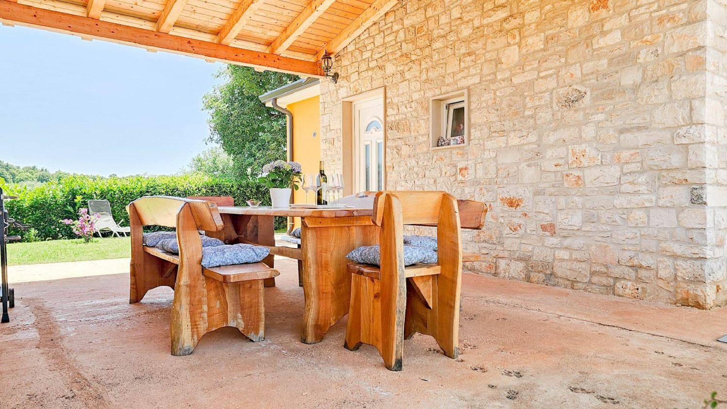 Mediterranes und hundefreundliches Ferienhaus mit grossem Garten in Dajla, Umag und Umgebung