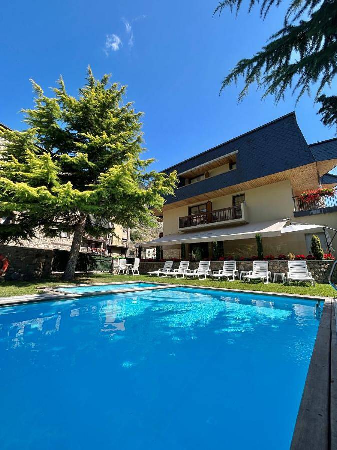 Hôtel pour 4 personnes, avec jacuzzi et piscine ainsi que jardin et sauna à Canillo - 3
