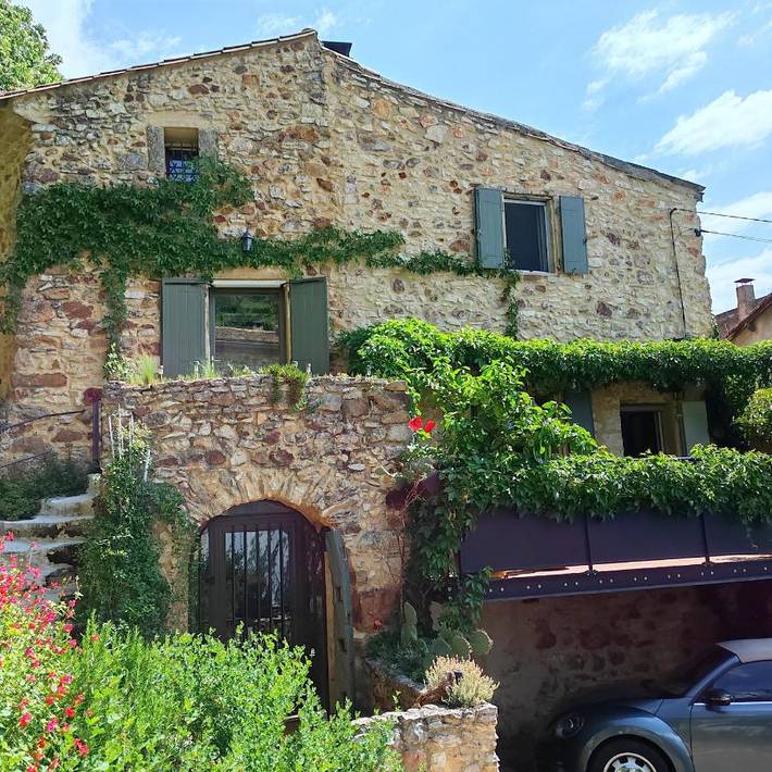 Location de vacances pour 5 personnes, avec vue et jardin, animaux acceptés à La Capelle-et-Masmolène