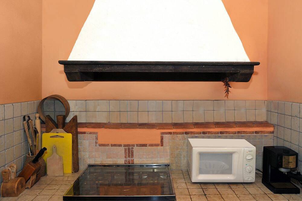 Traditional style stone cottage with private pool in Villa Collemandina, Garfagnana