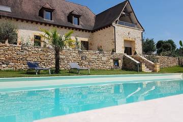 Gîte pour 8 personnes, avec jardin et balcon à Aubas