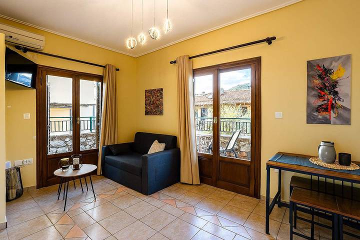 Gîte pour 4 personnes, avec jardin, adapté aux familles dans Stoupa - 2