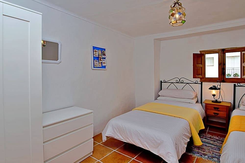 Super Pet Friendly Centrally Located House in Alhama de Granada, Granada Province