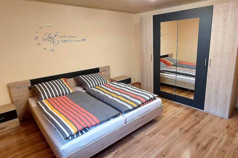 Ganze Wohnung, Ferienwohnung (120qm) inkl. Eintritt ins Erlebnisbad in Steinwiesen, Frankenwald