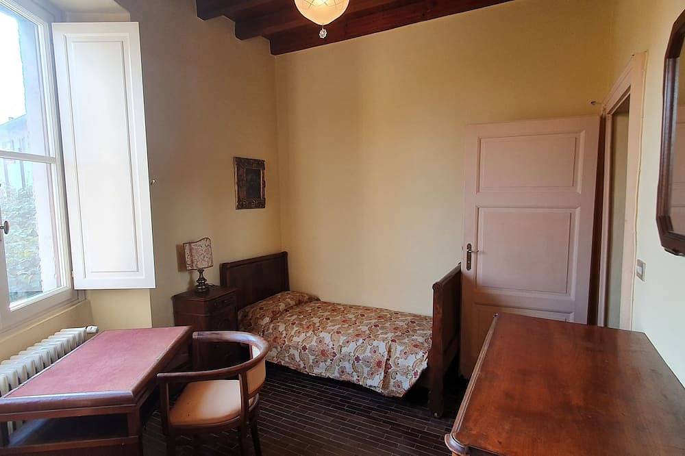 Villa in a centuries-old park in upper Brianza in Erba, Brianza