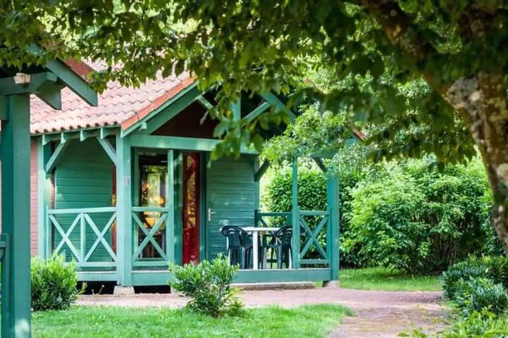 Cabane en bois pour 4 personnes, animaux acceptés - 1