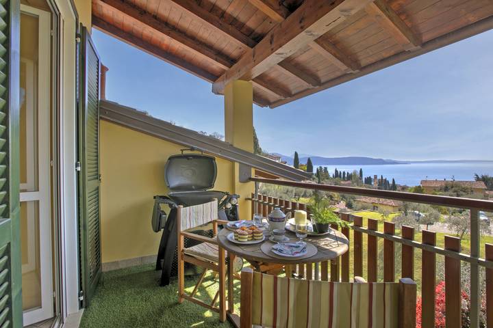 Ferienwohnung für 2 Personen, mit Seeblick und Balkon in Gardone Riviera