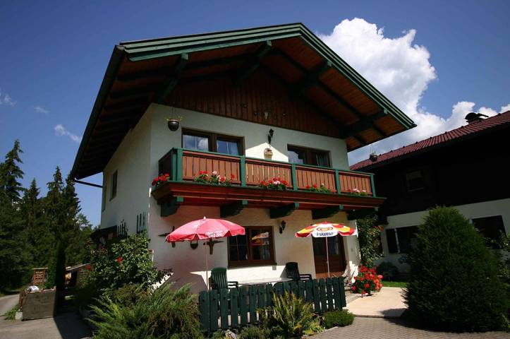 Maison de vacances avec possibilité de barbecue et aire de jeux pour enfants in Strobl, Bezirk Salzburg-Umgebung