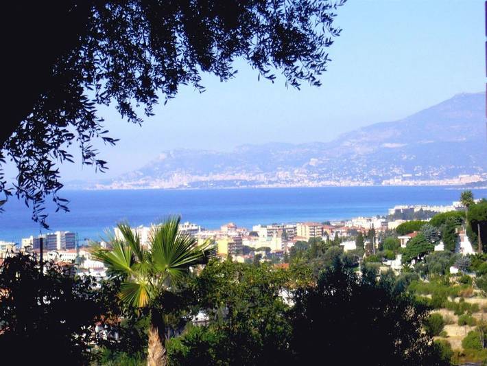 B&b per 3 persone, con Terrazza e Giardino nonché Panorama a Bordighera